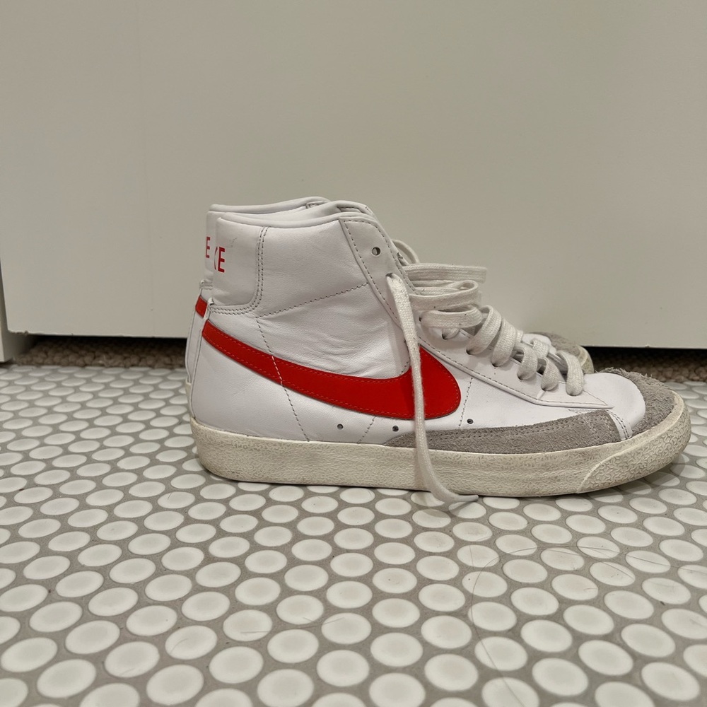 Nike Red blazers size 9 in woman’s